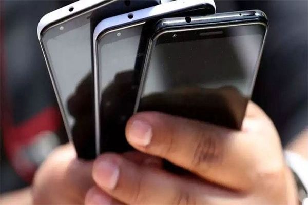 گرانی گوشی تلفن همراه متأثر از نوسانات بازار ارز