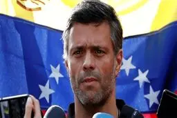 فرار چهره مخالف «مادورو» از ونزوئلا