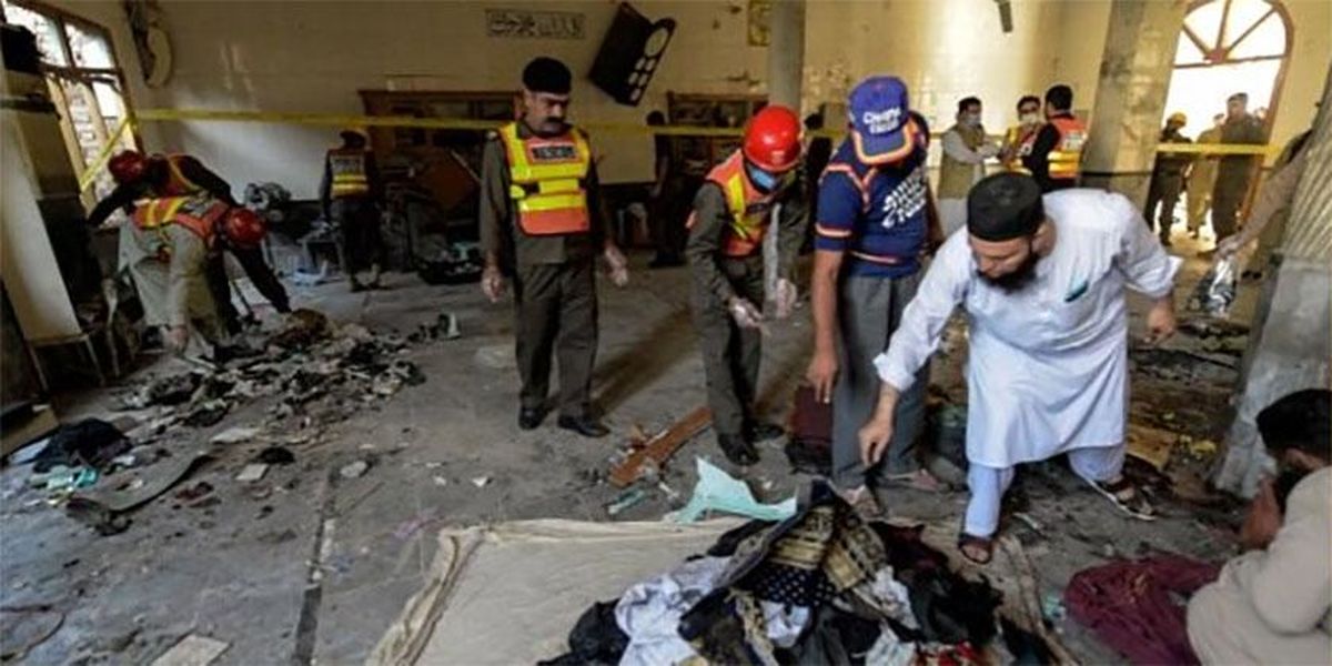 انفجار مهیب در مسجدی در پیشاور پاکستان
