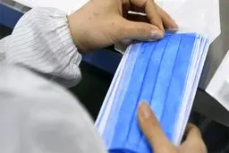 چرا ماسک ۱۳۰۰ تومانی در داروخانه‌ها کمیاب است