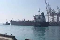 پهلوگیری کشتی ۴۲ هزار تنی روغن خام خوراکی در بندرعباس