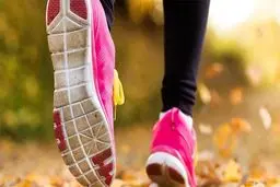 اینفوگرافیک: ۹ تاثیر مثبت پیاده‌روی بر سیستم ایمنی و رفتاری بدن