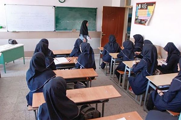 تصویر غم‌انگیز از تدریس معلم ایرانی
