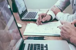 بازاریابی هک رشد چیست و چه تفاوتی با بازاریابی عملکردی دارد؟