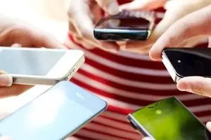 اجاره ساعتی گوشی‌ و تبلت برای دانش‌آموزان