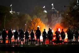 چرا آمریکا در حال افول است؟