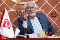 اقتصاد کشور، دچار خود تحریمی است؛ چرا ترامپ آقازاده‌های ساکن آمریکا را تحریم نکرد؟