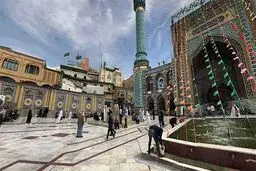 صحن امامزاده‌ها باز است
