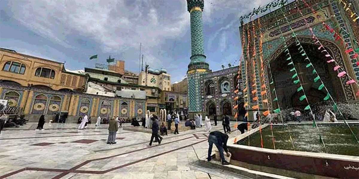 صحن امامزاده‌ها باز است