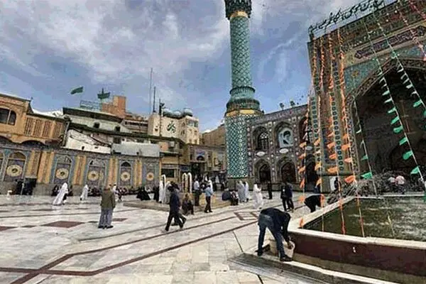 صحن امامزاده‌ها باز است