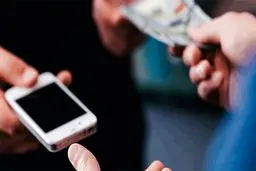 اینفوگرافیک: ۶ نکته که باید قبل از خرید گوشی دست دوم بدانیم...!