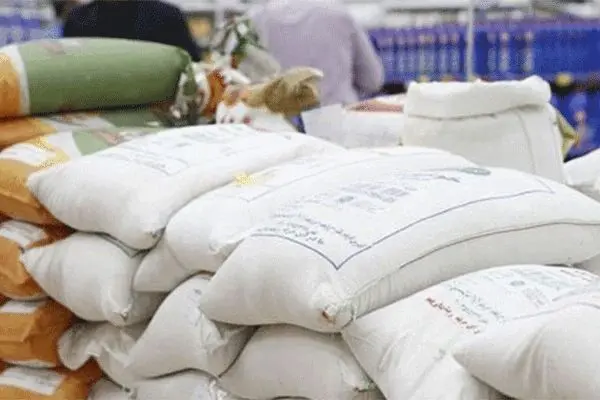 فروش ۴۰هزار تن برنج وارداتی با ارز ۴۲۰۰ به دولت