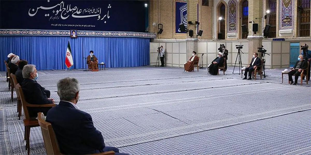 ترجمه حدیث نوشته شده بر کتیبه حسینیه امام خمینی(ره)
