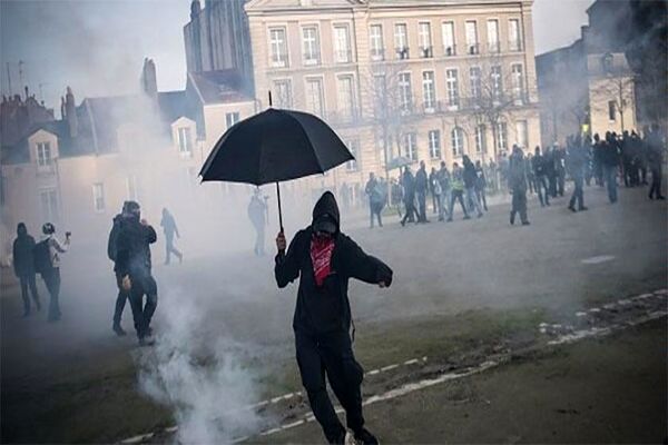 توسل پلیس فرانسه به گاز اشک‌آور برای برچیدن اردوگاه مهاجرین