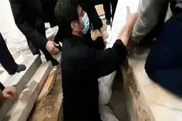 خادم در کنار بارگاه امام رضا(ع) به خاک سپرده شد