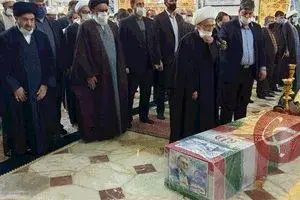 طواف پیکر دانشمند هسته‌ای در حرم کریمه اهل بیت