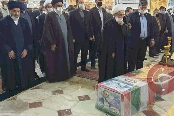 طواف پیکر دانشمند هسته‌ای در حرم کریمه اهل بیت