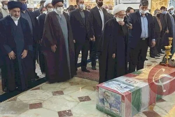 طواف پیکر دانشمند هسته‌ای در حرم کریمه اهل بیت