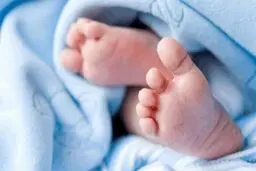 عکس: نوزاد خبرساز آبدانانی درگذشت