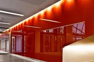 شیشه رنگی، انتخاب مناسب برای طراحی دکوراسیون ساختمان