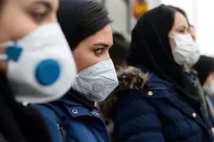 روزهای بارانی ماسک بزنیم یا نزنیم؟