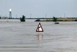 مدیریت را سیل برد!