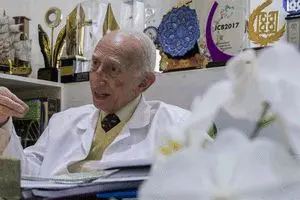 پدر علم ژنتیک ایران:‌ کرونا تا دو سال دیگر هست