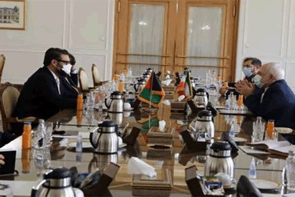 دیدار مشاور امنیت ملی رئیس جمهور افغانستان با ظریف