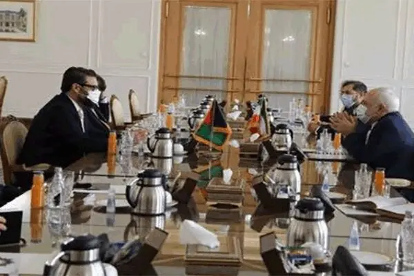 دیدار مشاور امنیت ملی رئیس جمهور افغانستان با ظریف