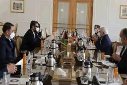 دیدار مشاور امنیت ملی رئیس جمهور افغانستان با ظریف