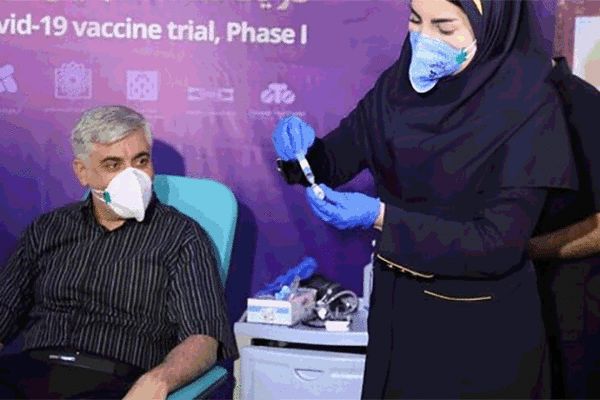 داوطلب دوم تزریق کننده واکسن کرونای ایرانی: نگران نیستم