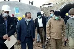 بازدید قالیباف ‌از مسیر ترکیدکی ‌لوله‌‌ نفت سرخون