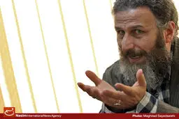 سینمای ما با حواشی یک فیلم را پرفروش می‌کند