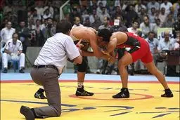 نفرات قهرمان چهار وزن اول کشتی آزاد بزرگسالان مشخص شدند؛ درگیری تماشاگران فینال ۵۵ کیلوگرم مسابقات را مختل کرد