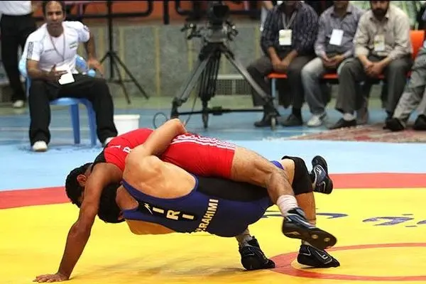 آغاز هفته نخست لیگ برتر کشتی آزاد با پیروزی خونه به خونه بابل و نفت تهران