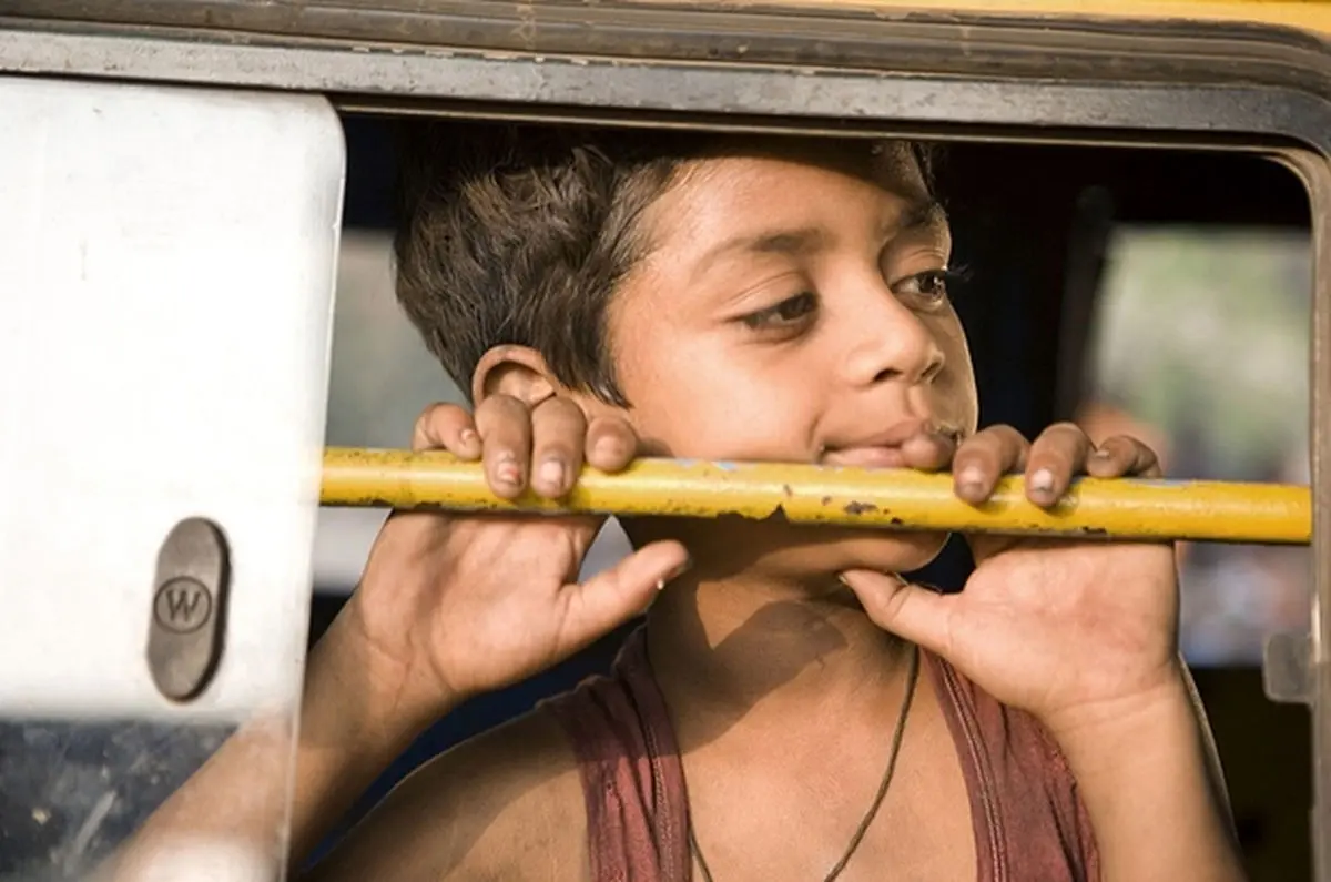 پخش میلیونر زاغه‌نشین از شبکه نمایش