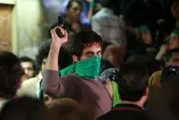 قلاده‌های طلا در جهت آشتی و وحدت ملی است