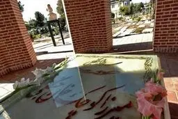گلباران مزار میرزا کوچک‌خان در نخستین روز هفته میراث فرهنگی