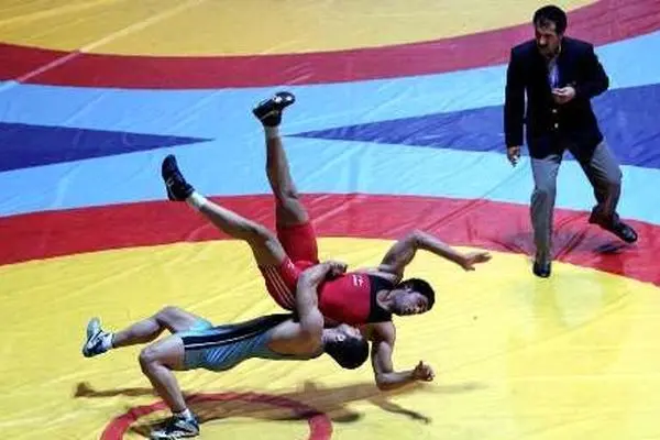 آغاز دور برگشت لیگ برتر کشتی فرنگی؛ پیروزی قاطع سپاهان و برد نزدیک صبای قم