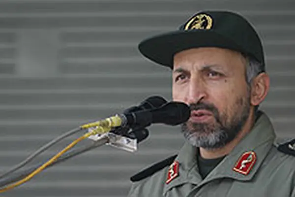 در دشمنی دشمن تردید نکنیم
