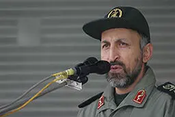 در دشمنی دشمن تردید نکنیم