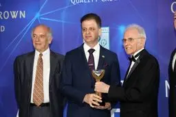 گفتگو اختصاصی با علی عزیزپور مدیریت مجموعه نیلوفر آبی