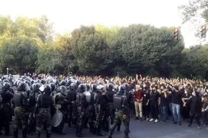 گزارش خبرنگار نسیم‌آنلاین از تجمع در بلوار کشاورز تهران