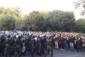 گزارش خبرنگار نسیم‌آنلاین از تجمع در بلوار کشاورز تهران