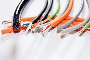 انتخاب هوشمندانه برای خرید سیم و کابل افشان: نکات کلیدی برای خرید بهینه