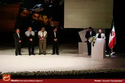 جشنواره مقاومت از  فعالین سینمای دفاع مقدس و برگزیدگان تقدیر کرد