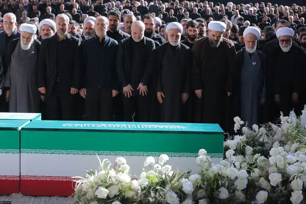 اقامه نماز بر پیکر مطهر امام شهید و خانواده ایشان؛ جزئیات مراسم و برنامه تشییع