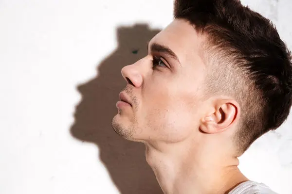 جراحی بینی استخوانی چگونه انجام می‌شود؟ مزایا، عوارض و نتایج