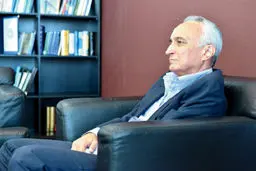 تلاش غنی‌نژاد برای تحریف قانون اساسی