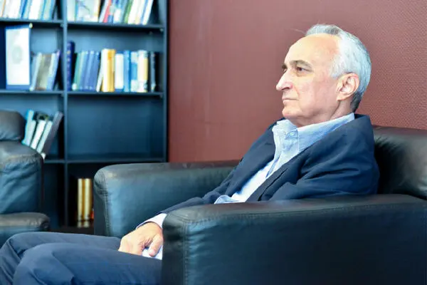 تلاش غنی‌نژاد برای تحریف قانون اساسی